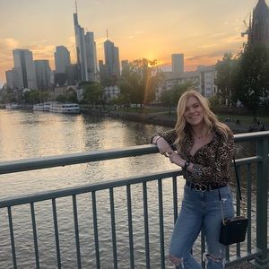 Meet your Posher, Courtney